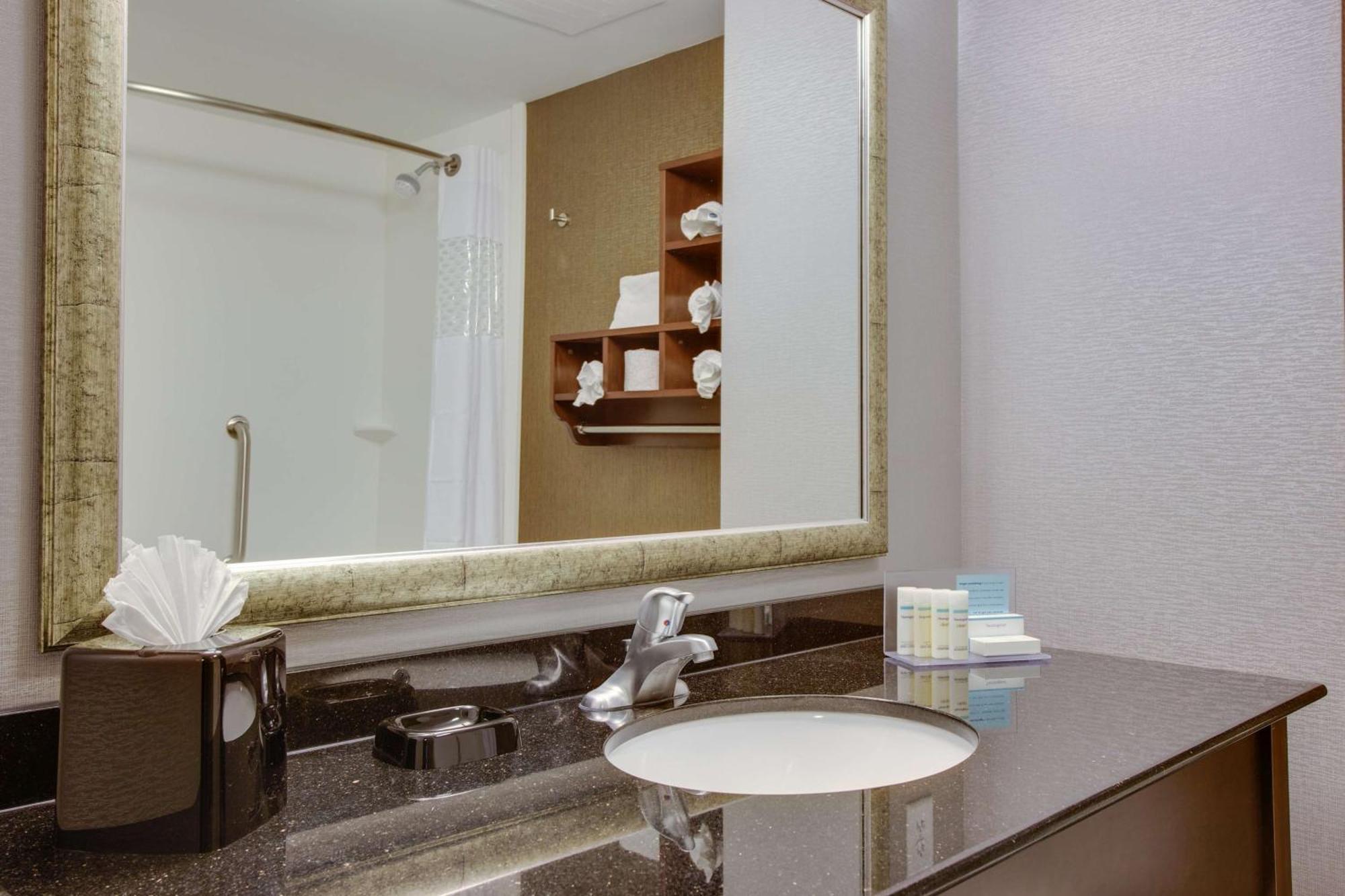Hampton Inn & Suites Philadelphia/Bensalem Ngoại thất bức ảnh